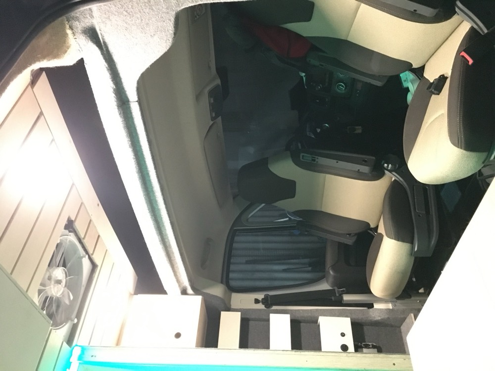 Fahrerkabine und Innenausbau im Van